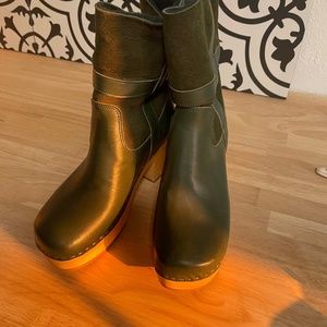 Swedish Hasbeen muted green pull on boots
